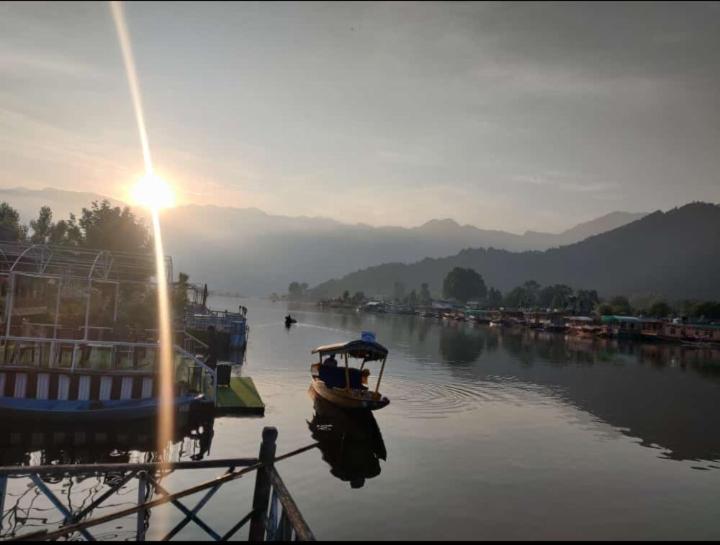 Nazneen Group Of Houseboats Srīnagar 외부 사진